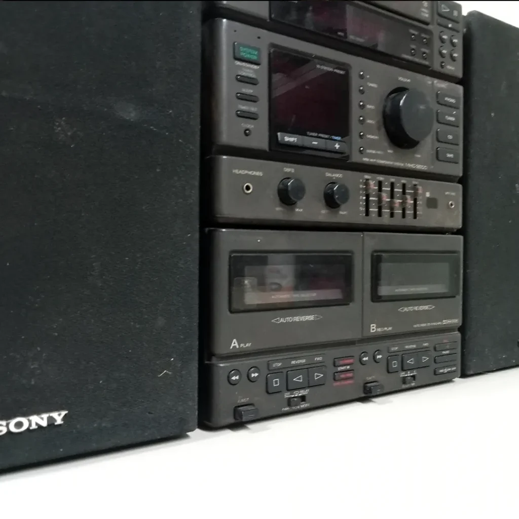 Sony MHC-2500 Cassette, CD and Radio system before restoration